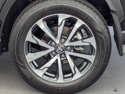 Used 2024 Toyota Corolla Cross XLE image 13