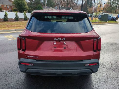 Used 2023 Kia Sorento LX image 5