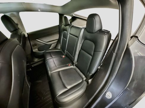 Used 2021 Tesla Model Y Long Range AWD/4WD image 30