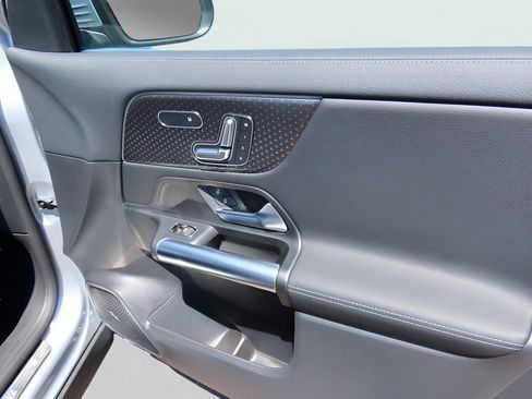 Certified 2025 Mercedes-Benz GLA 250 4MATIC image 23