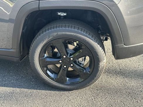 New 2025 Jeep Grand Cherokee Limited w/ Black Appearance Package image 18