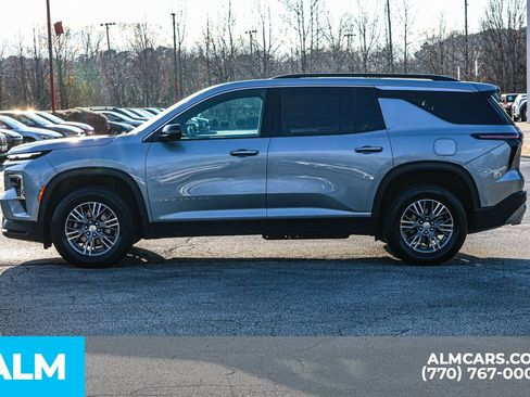 Used 2024 Chevrolet Traverse LT image 8