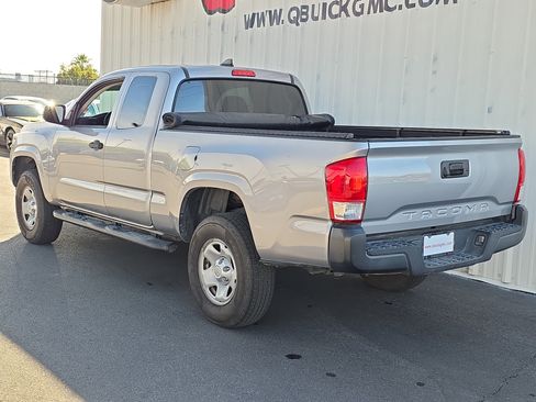 Used 2017 Toyota Tacoma SR image 5