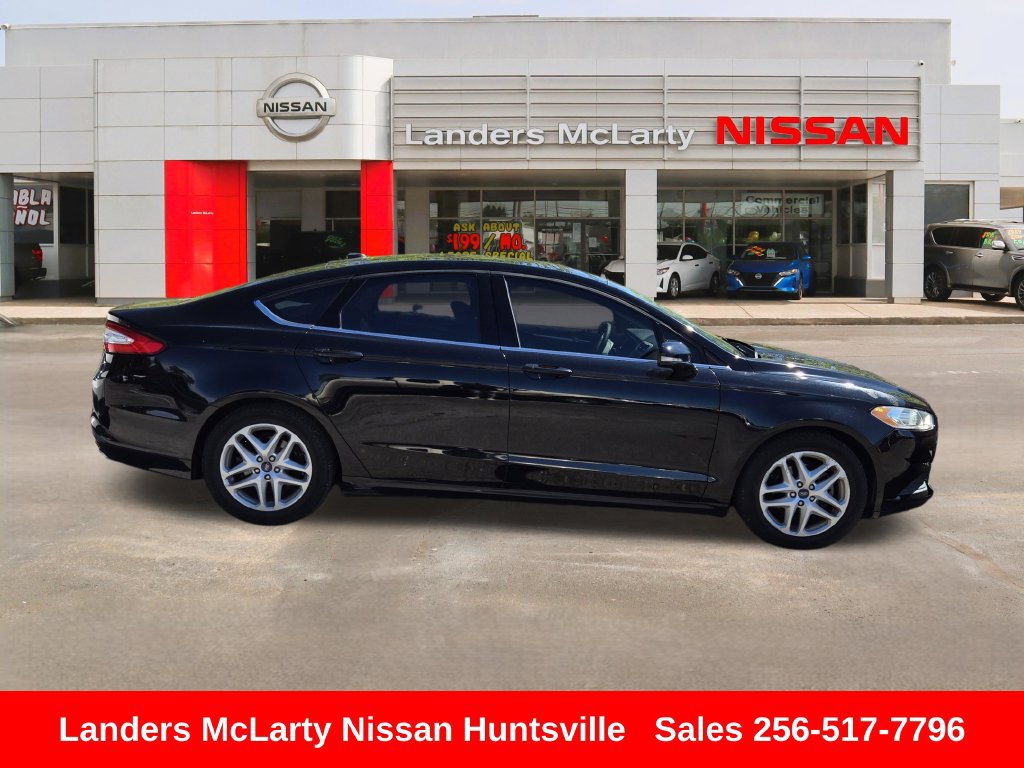 Used 2016 Ford Fusion SE FWD image 2