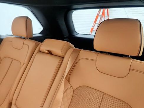Used 2023 Jeep Grand Cherokee Summit AWD/4WD image 40