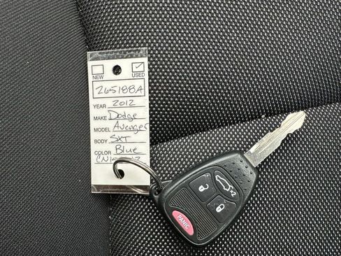 Used 2012 Dodge Avenger SXT image 21