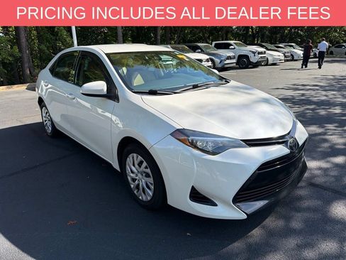 Used 2017 Toyota Corolla LE FWD image 1