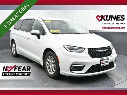 Used 2023 Chrysler Pacifica Touring-L