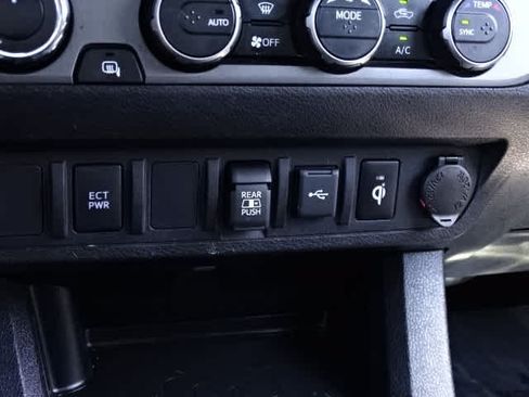 Certified 2023 Toyota Tacoma TRD Off-Road AWD/4WD image 29