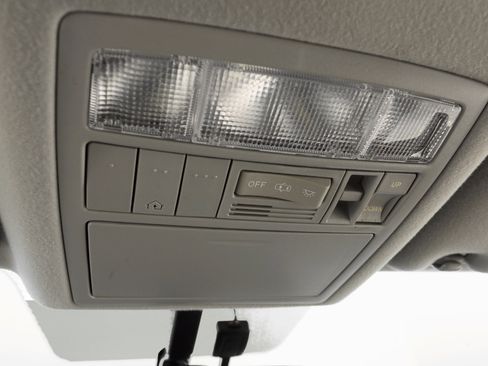 Used 2015 Toyota Venza Limited image 18