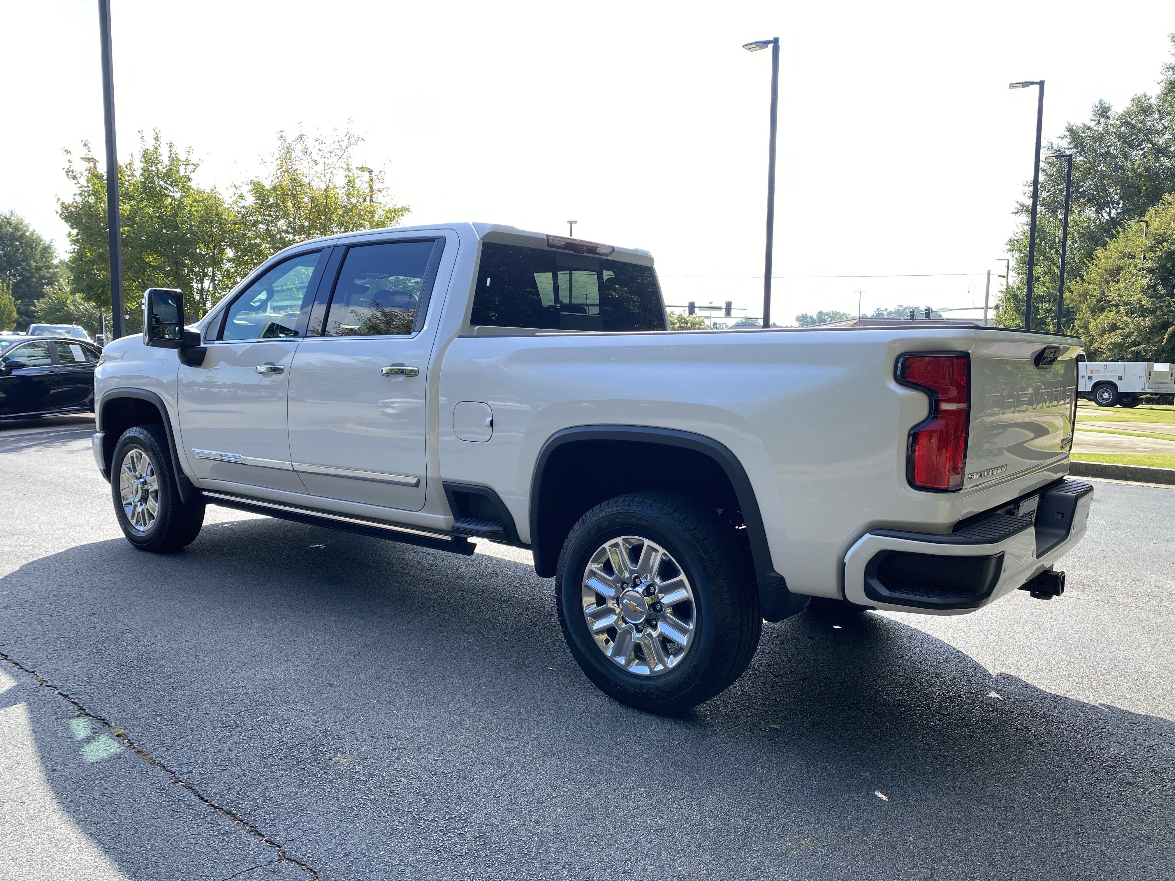 Used 2024 Chevrolet Silverado 2500 High Country w/ High Country Premium Package AWD/4WD image 7