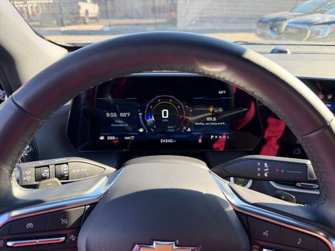 Used 2025 Chevrolet Equinox LT image 38