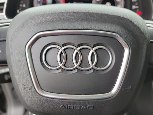 Used 2019 Audi Q8 Prestige w/ Luxury Package AWD/4WD image 21