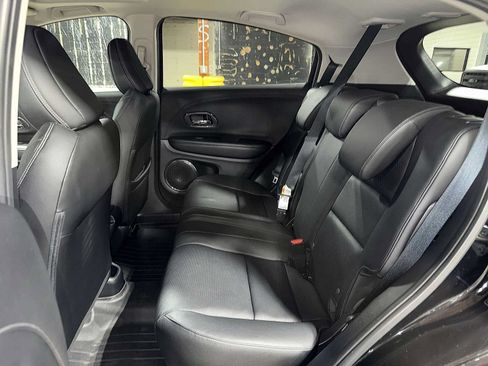 Used 2020 Honda HR-V Touring image 17