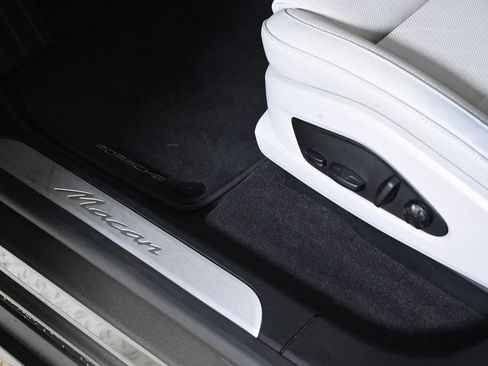 Certified 2025 Porsche Macan Electric image 24