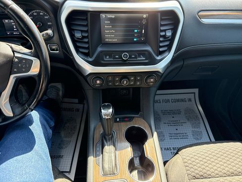 Used 2017 GMC Acadia SLE image 12