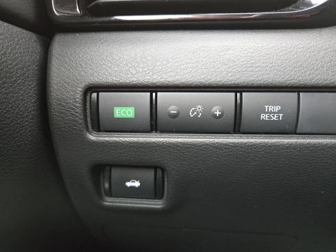 Used 2024 Nissan Sentra SR w/ SR Premium Package image 40