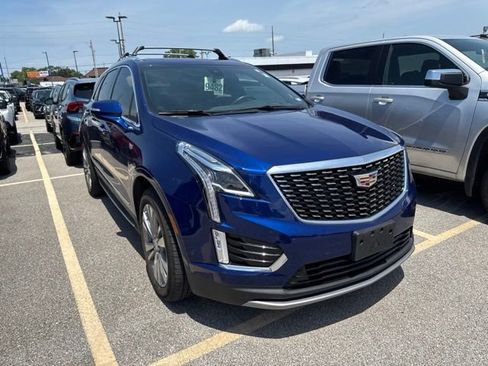Used 2023 Cadillac XT5 Premium Luxury w/ Technology Package AWD/4WD image 5