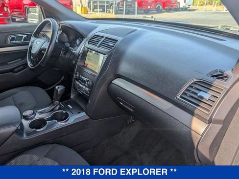 Used 2018 Ford Explorer XLT w/ Equipment Group 201A AWD/4WD image 33
