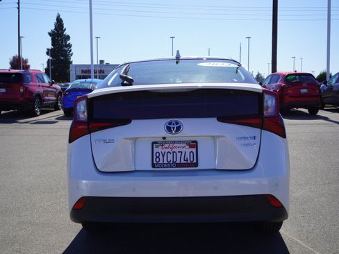 Used 2022 Toyota Prius Limited w/ Premium Convenience Package FWD image 9
