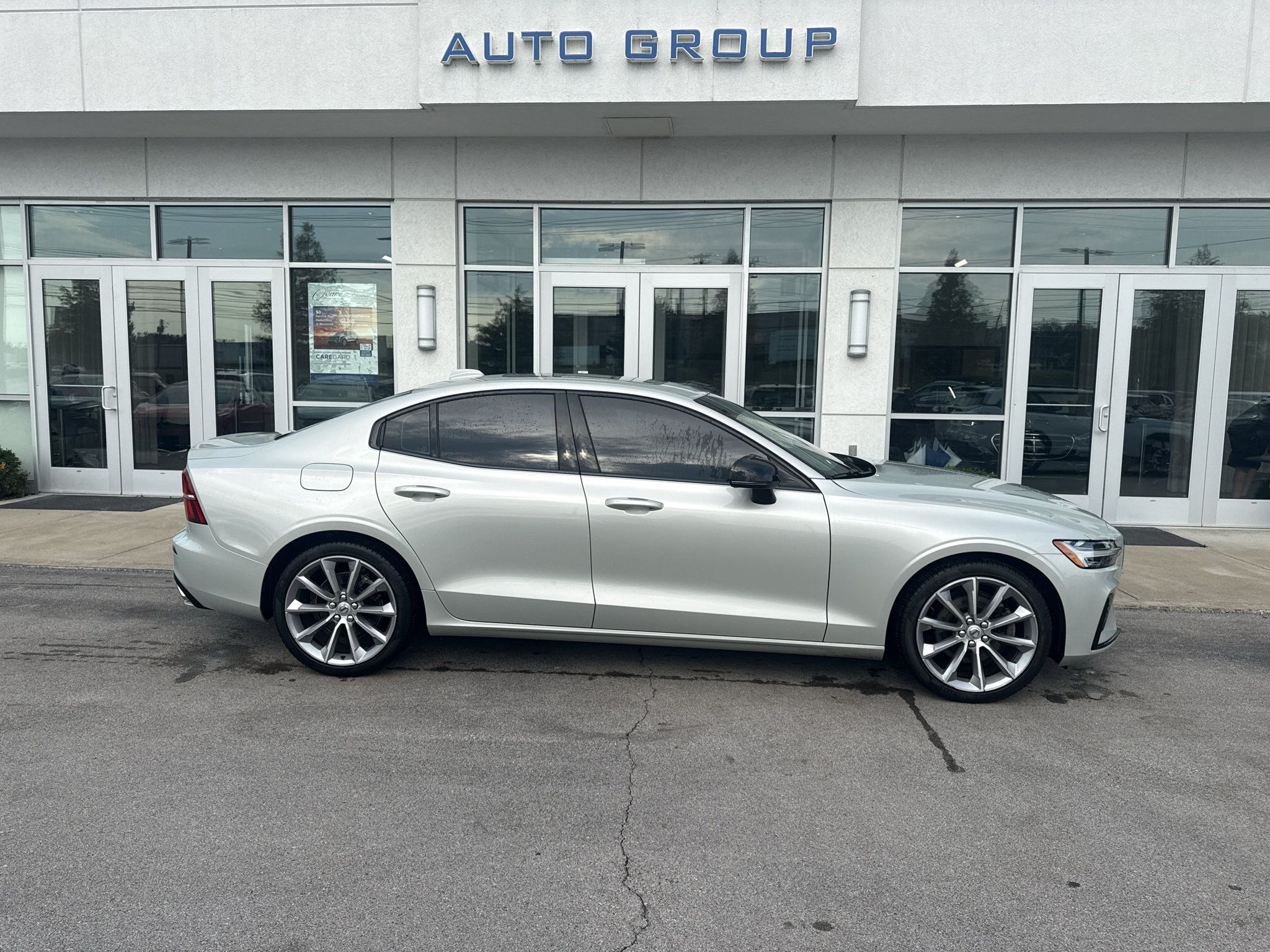 Used 2021 Volvo S60 T5 Momentum w/ Premium Package AWD/4WD image 2