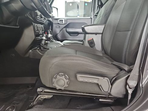 Used 2018 Jeep Wrangler Unlimited Sport S AWD/4WD image 33