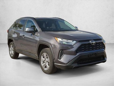 Used 2022 Toyota RAV4 XLE AWD/4WD image 3