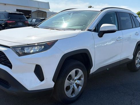 Used 2021 Toyota RAV4 LE AWD/4WD image 2