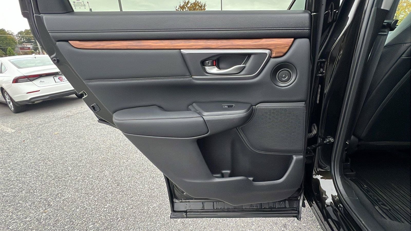 Used 2017 Honda CR-V Touring image 17