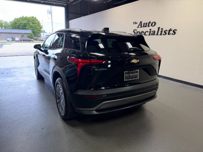 Used 2024 Chevrolet Blazer EV LT AWD/4WD image 3