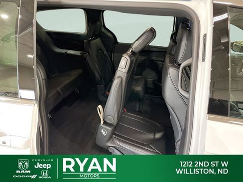 New 2026 Chrysler Pacifica Select AWD/4WD image 53