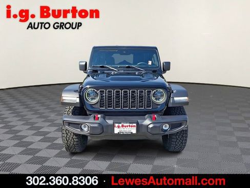 Used 2025 Jeep Wrangler Unlimited Rubicon image 2