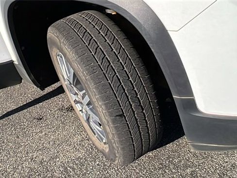 Used 2023 GMC Acadia SLT image 10