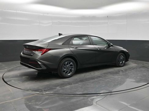 New 2026 Hyundai Elantra Hybrid FWD image 8