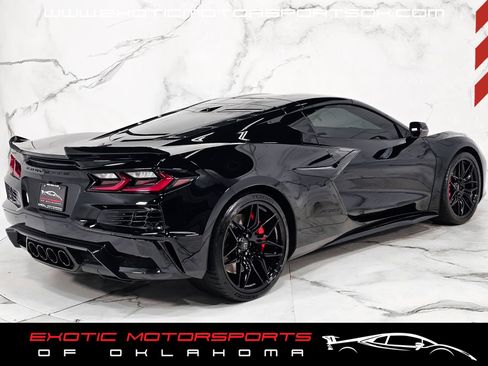 Used 2024 Chevrolet Corvette Z06 RWD image 8