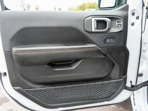 Used 2024 Jeep Gladiator Sport w/ Premium Package image 18