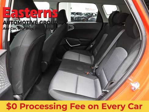 Used 2025 Kia Soul LX w/ LX Technology Package FWD image 21