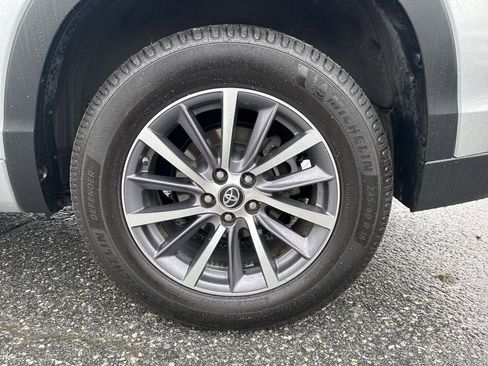 Used 2018 Toyota Highlander XLE FWD image 32