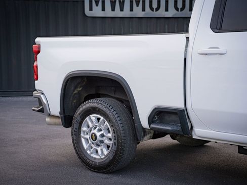 Used 2024 Chevrolet Silverado 2500 LT w/ Convenience Package AWD/4WD image 5