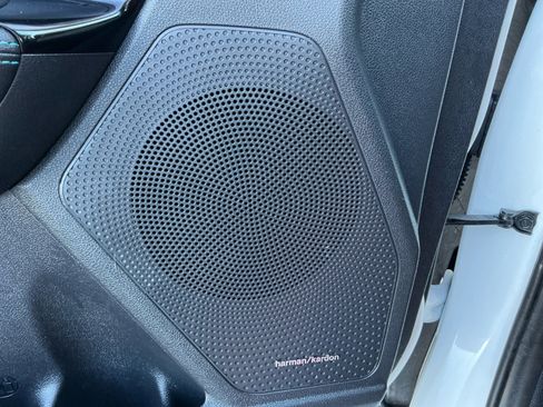 Used 2022 Kia Niro EX Premium image 27