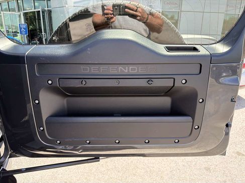 Used 2023 Land Rover Defender 110 V8 AWD/4WD image 15