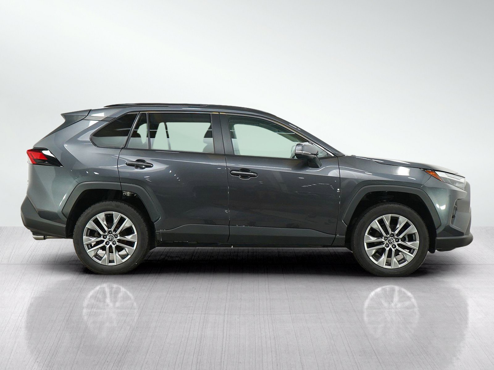 Used 2023 Toyota RAV4 XLE Premium AWD/4WD image 6