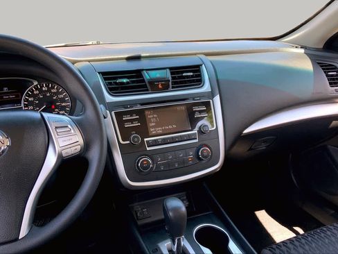 Used 2017 Nissan Altima FWD image 7