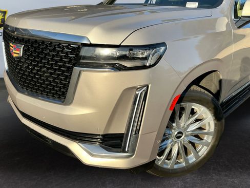 Used 2022 Cadillac Escalade ESV Premium Luxury image 9