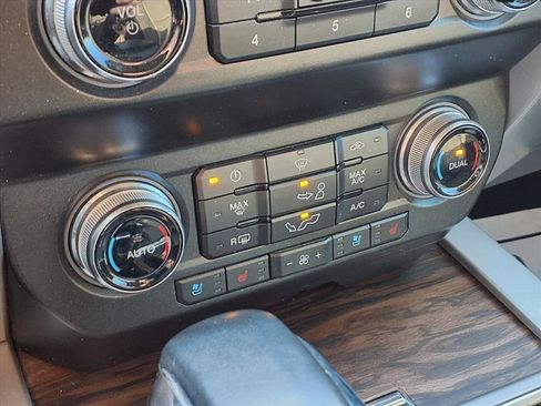 Used 2020 Ford F150 Lariat w/ Equipment Group 502A Luxury image 8