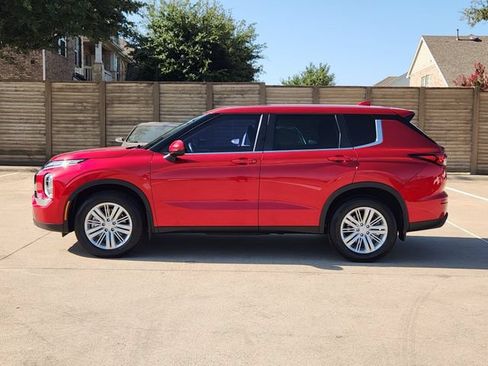 Used 2023 Mitsubishi Outlander ES FWD image 12