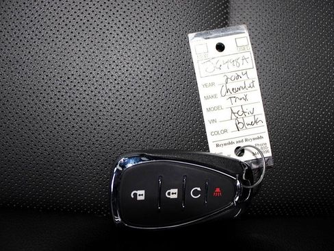 Used 2024 Chevrolet Trax ACTIV w/ Sunroof Package image 35