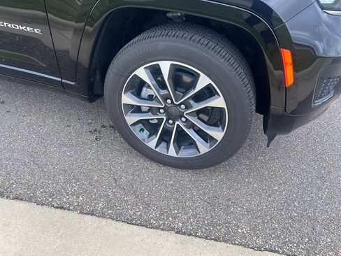 Certified 2025 Jeep Grand Cherokee L Overland w/ Advanced Protech Group III AWD/4WD image 29