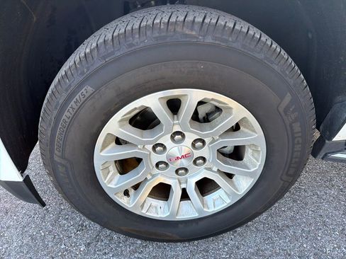 Used 2019 GMC Yukon SLT image 13