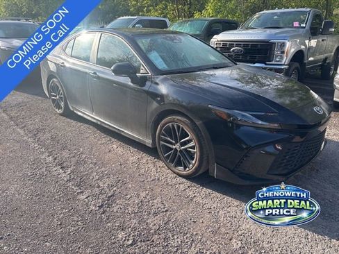 Used 2025 Toyota Camry SE FWD image 2